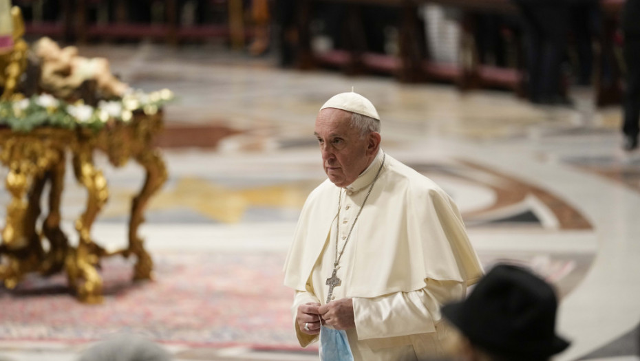 Papa Franja čestitao novinaru koji ga je "uhvatio" u poseti prodavnici ploča u Rimu