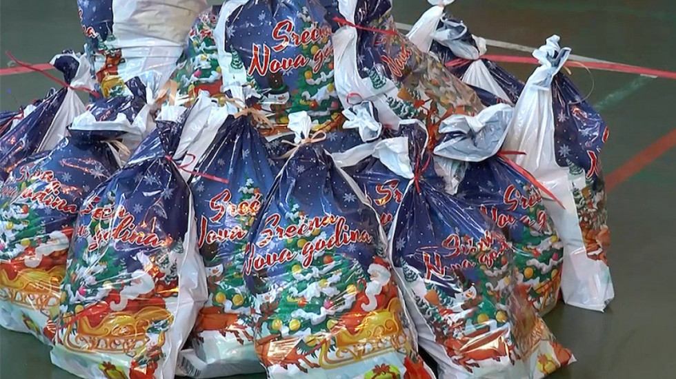 Opština Novi Beograd deli besplatne novogodišnje paktetiće: Veliko interesovanje, prijave produžene do ponedeljka