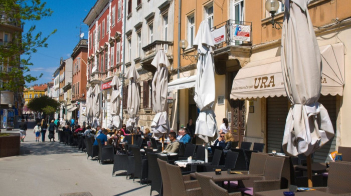 Od danas u Puli zabranjena prodaja pića u kioscima