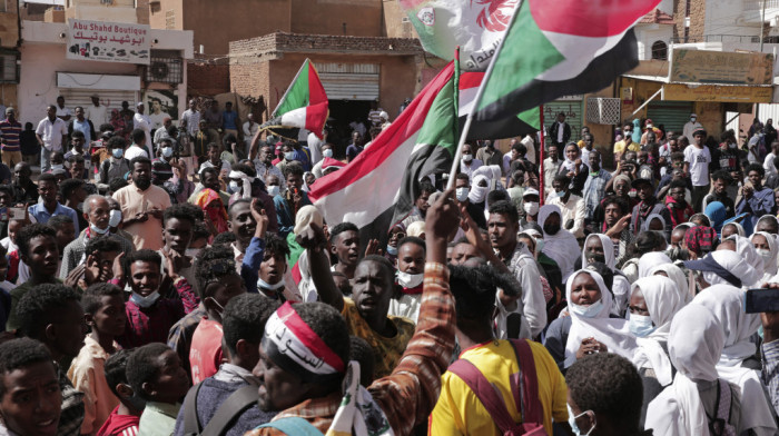 Suzavcem ubijen demonstrant na protestima protiv vojne vlasti u Sudanu