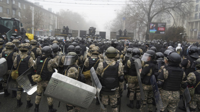 Nastavljeni neredi u Kazahstanu, predsednik dao odobrenje bezbednosnim snagama da "pucaju bez upozorenja"