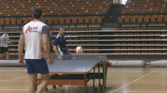 Igra se nogama, a nije fudbal, igra se na stolu, a nije stoni tenis: Srpski dubl šampion sveta u tekbolu
