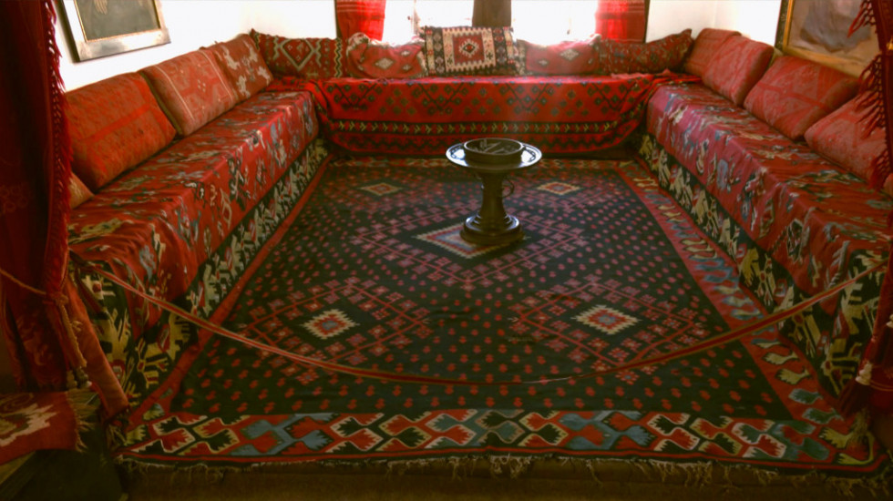 Pirotski ćilimi putuju svetom: Izložba tradicionalnog tkanja Srbije u Marakešu