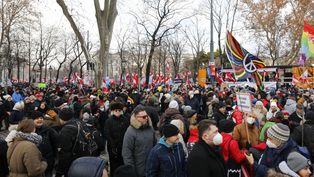 Novi protesti protiv kovid mera u Austriji: 10.000 građana na ulicama Beča, policija upotrebila biber sprej