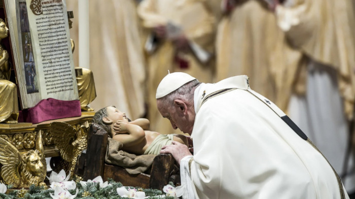 Posle jednogodišnje pauze tradicija se nastavlja: Papa Franja krstio 16 beba u Sikstinskoj kapeli