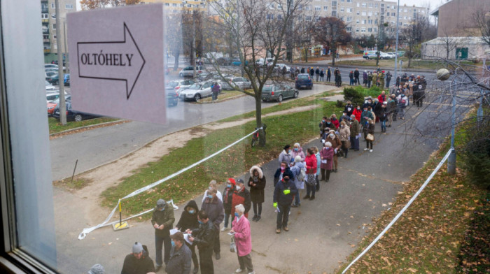 Omikron se širi Mađarskom, za dan skoro 16.000 novozaraženih, umrlo 65 osoba