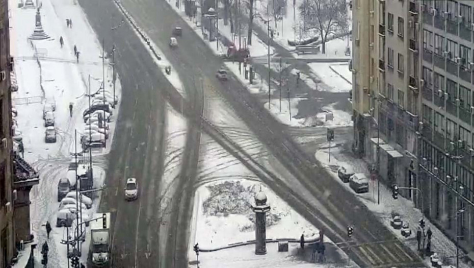 AMSS upozorava vozače da voze oprezno zbog deonica sa ledom i zastoja u saobraćaju