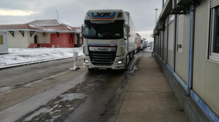 Gužve za kamione na graničnim prelazima: Teretna vozila na Horgošu čekaju deset, a na Batrovcima osam sati