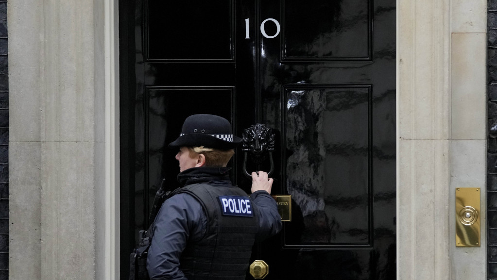 Nova fotografija donela novi problem za britanskog premijera: Policija će ipak istraživati žurke Borisa Džonsona?