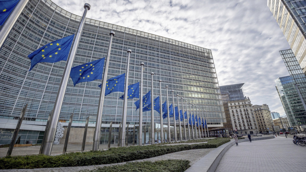 Brisel poziva zemlje članice da ne uvode dodatne restrikcije, važeći kovid sertifkati da budu dovoljni za putovanja
