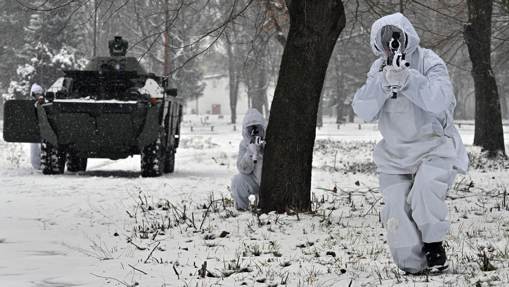 Pripadnici Oklopno-izviđačkog bataljona iskoristili sneg i niske temperature za redovnu taktičku obuku