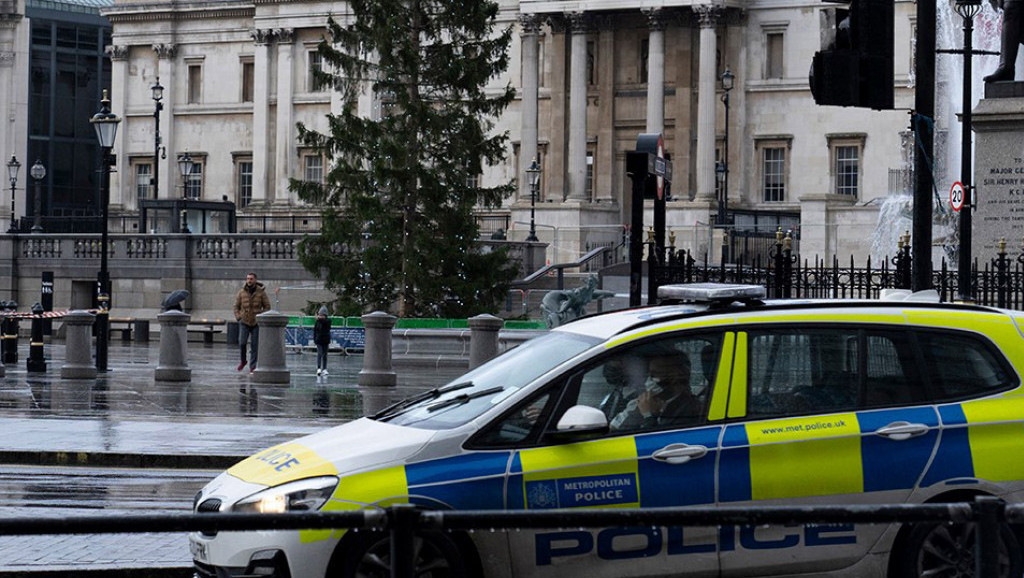 Kamion udario grupu ljudi u Britaniji: Poginuo muškarac, povređene još dve osobe