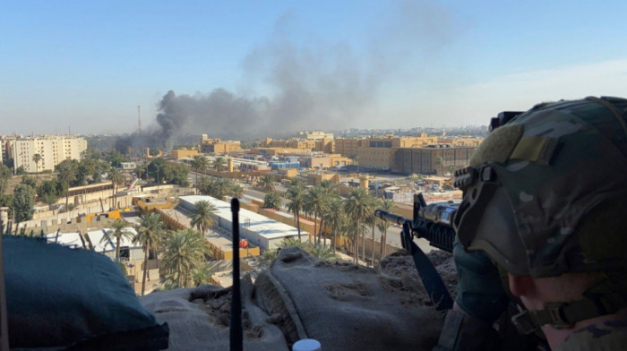 Raketiran aerodrom u Bagdadu, oštećen civilni avion