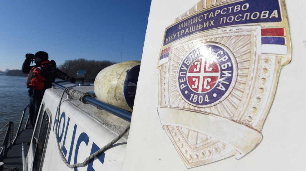 Prevrnuo se čamac na Savi u Beogradu: Brzom reakcijom rečne policije spaseni otac i sin