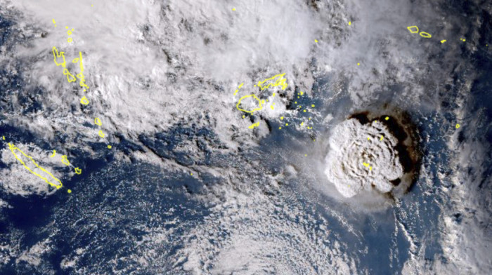 Cunami kod ostrva Tonga izazvao veliku štetu i prekid komunikacija, ugroženo 80.000 ljudi