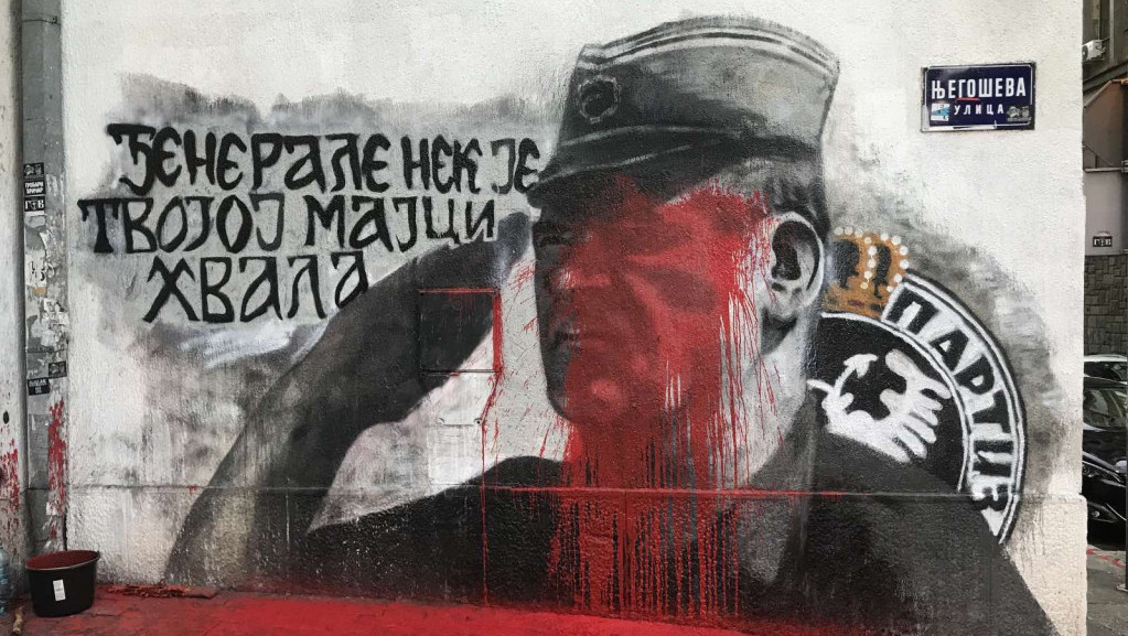 Crvena farba preko murala Ratku Mladiću u Njegoševoj