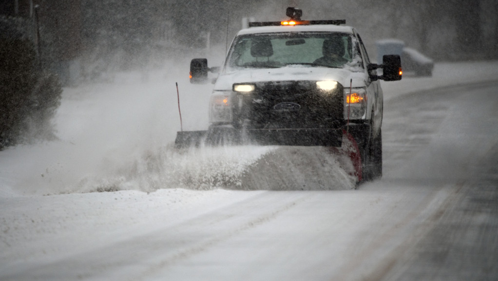 Snežna oluja na istoku SAD, više od 100.000 domova ostalo bez struje