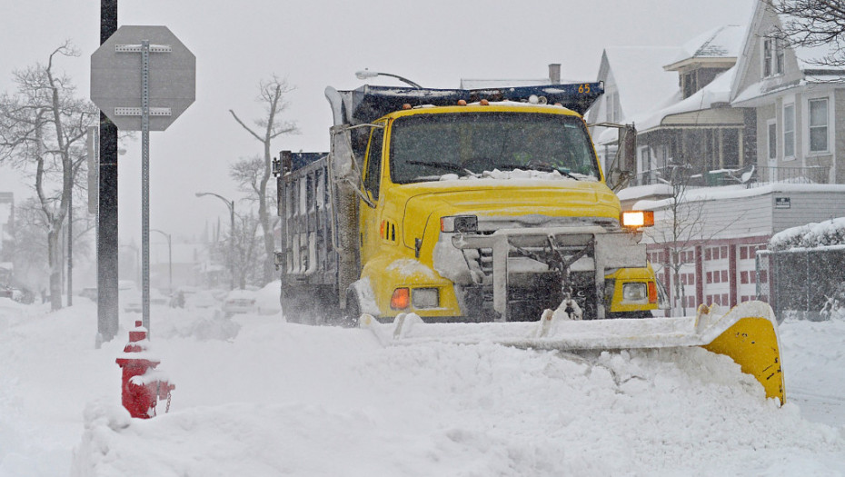 Četiri osobe stradale u snežnoj oluji u Kanadi, među njima i beba