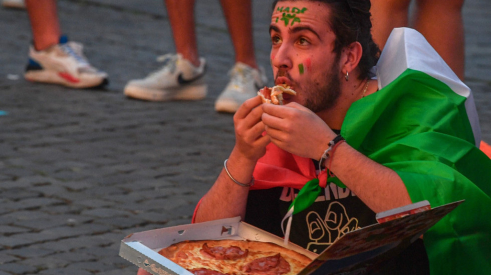 Fudbalerima Napolija dozvoljeno da jedu picu jednom nedeljno