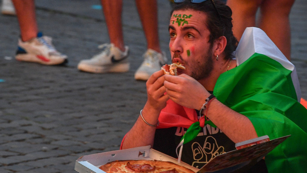 Fudbalerima Napolija dozvoljeno da jedu picu jednom nedeljno