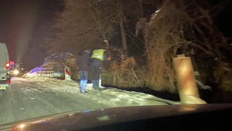 Teška saobraćajna nesreća kod Nove Varoši: Auto sleteo s mosta, troje povređenih