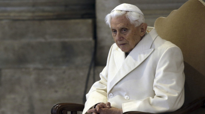 Bivši papa Benedikt XVI "veoma bolestan", papa Franja pozvao vernike na molitvu