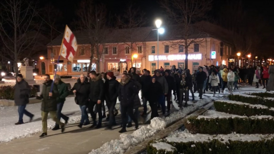 Skupovi u nekoliko gradova protiv formiranja manjinske vlade u Crnoj Gori, Abazović se obratio okupljenima u Podgorici