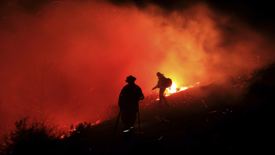 "Nadrealni požar" u Kaliforniji: Zatvoren auto-put, naređena evakuacija stanovništva