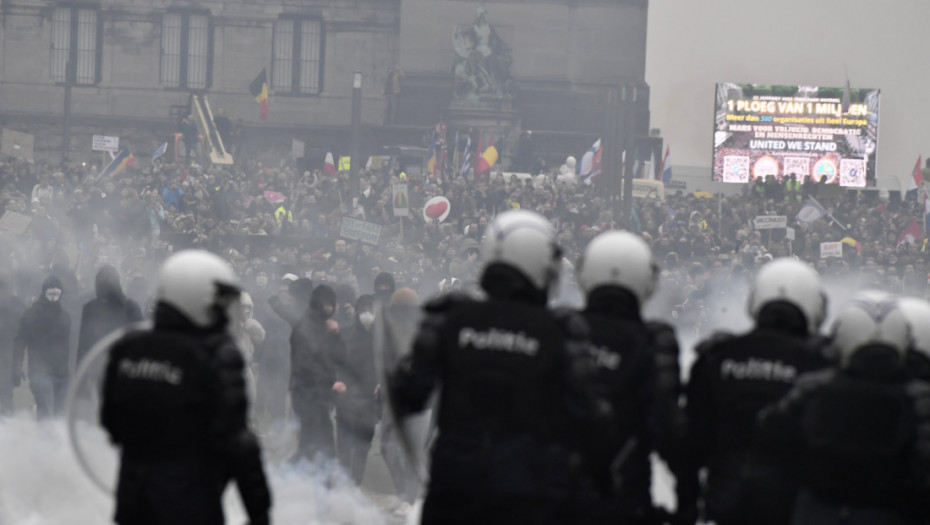 Masovne demonstracije u Belgiji zbog korona mera, suzavac i vodeni topovi ponovo na ulicama Brisela