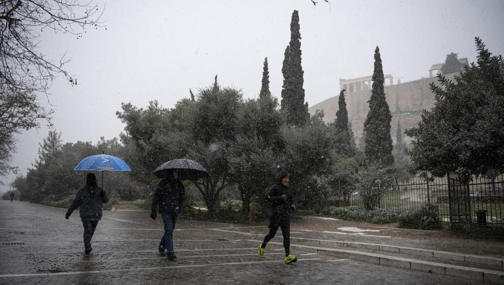 Nevreme zahvatilo skoro čitavu Grčku, kiša na zapadu i severu zemlje, na planinama sneg