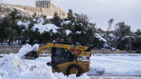 Snežna oluja paralisala Grčku: Sa glavne atinske obilaznice evakuisano 3.500 ljudi