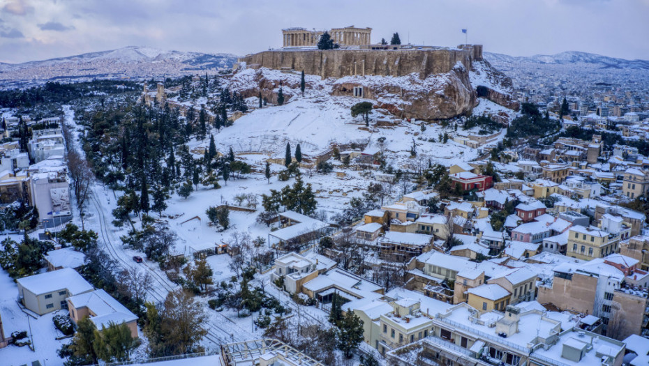 Sneg u Grčkoj napravio kolaps: Zatvorene škole i prodavnice, poremećen saobraćaj u Atini