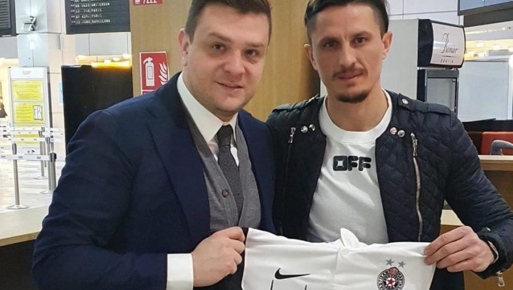 Ljubomir Fejsa potpisao na aerodromu potpisao ugovor sa Partizanom i krenuo na pripreme   Tursku