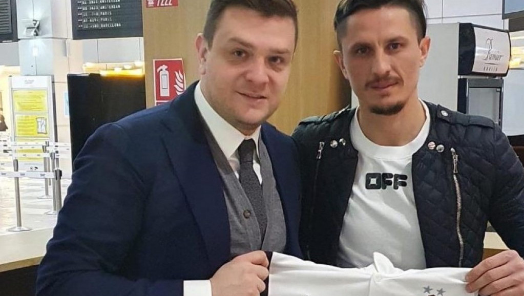 Ljubomir Fejsa potpisao na aerodromu potpisao ugovor sa Partizanom i krenuo na pripreme Tursku