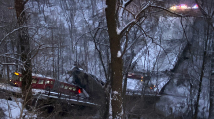 Srušio se most u Pitsburgu, povređeno 10 osoba: "Oseća se gas u vazduhu"