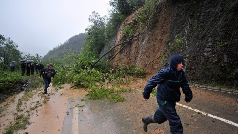 Odron obustavio saobraćaj na graničnom prelazu Brodarevo, do Crne Gore preko Jabuke