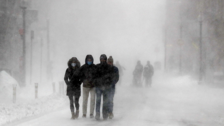 Istorijska oluja u SAD: Sneg zatrpao istok zemlje, hiljade bez struje, rafovi opustošeni - strahuje se od bomba-ciklona