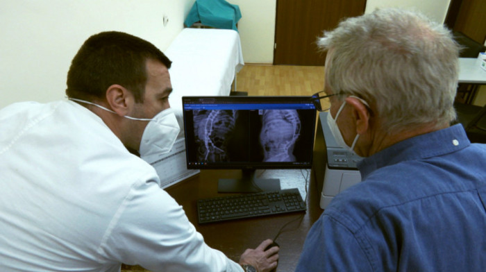 Evropski ekspert spinalne hirurgije u Kragujevcu: Operisao više od 80 dece sa skoliozom, trenutno obučava srpske lekare