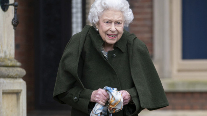 Elizabeta II će propustiti zabave u kraljevskim baštama gde se sastajala sa stotinama posetilaca