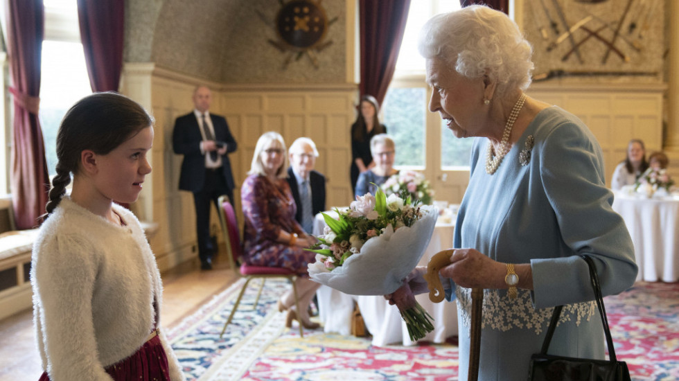 Čajanka uoči jubileja: Kraljica Elizabeta (95) primila goste uoči proslave 70 godina od stupanja na tron