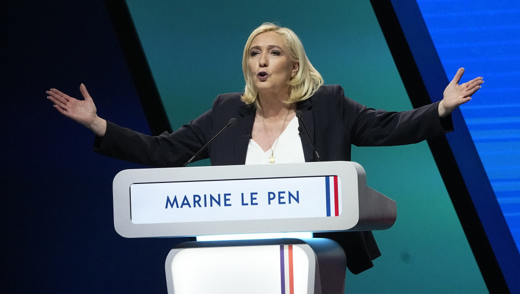 Marin le Pen gubi podršku u svojim redovima, jedini senator iz njene stranke opredelio se za Zemura