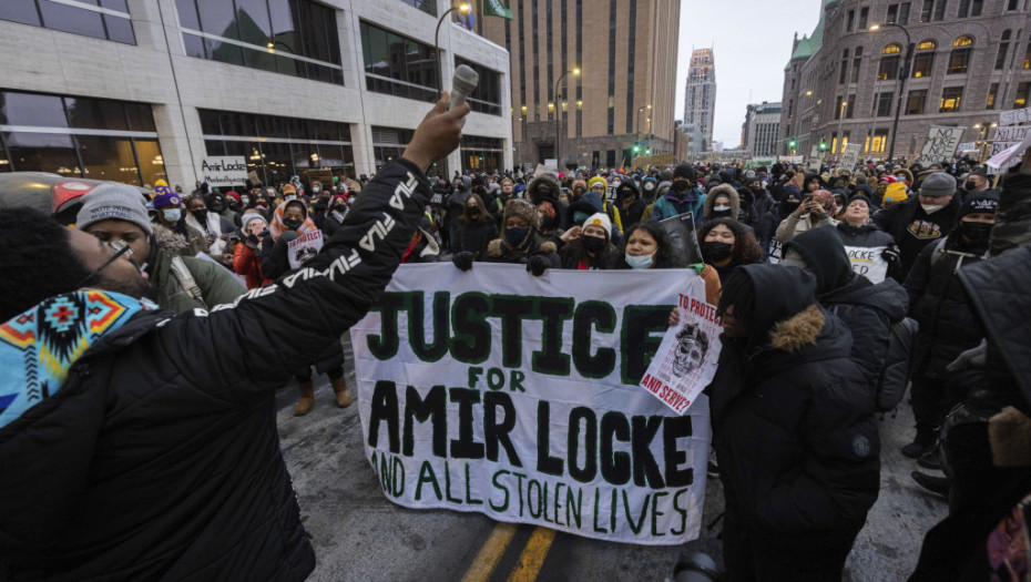 Protesti u Mineapolisu zbog ubistva mladog Afroamerikanca, demonstranti upoređuju slučaj sa Džordžom Flojdom