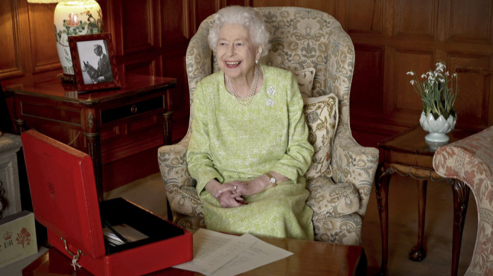 Kraljica Elizabeta II obavlja lakše dužnosti uprkos kovidu