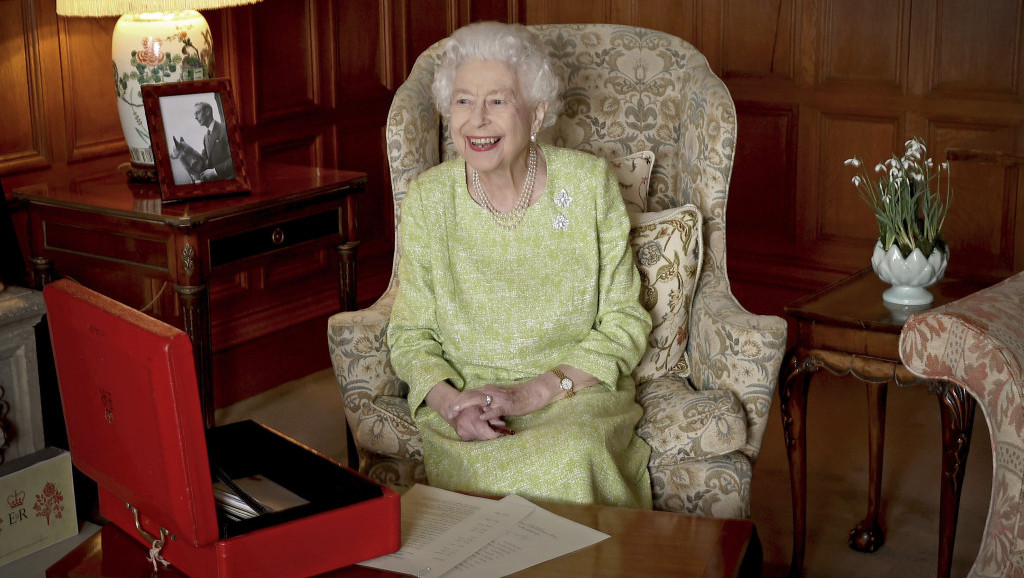 Kraljica Elizabeta II obavlja lakše dužnosti uprkos kovidu