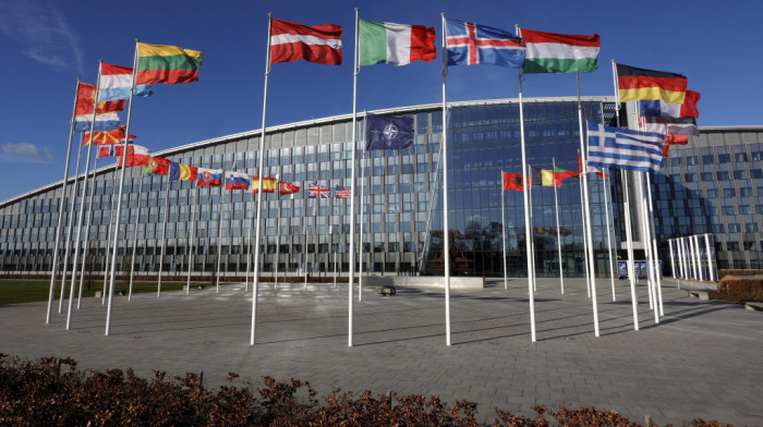 Ministri odbrane zemalja članica NATO: Pozivamo Rusiju da izabere put diplomatije