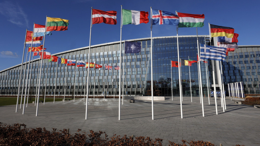 Ministri odbrane zemalja članica NATO: Pozivamo Rusiju da izabere put diplomatije