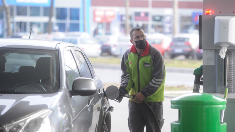 Ministarstvo utvrdilo nove cene, od danas neznatno jeftinije gorivo