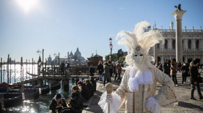 Počeo karneval u Veneciji: Hiljade ljudi na manifestaciji koja je prošle godine otkazana zbog korone