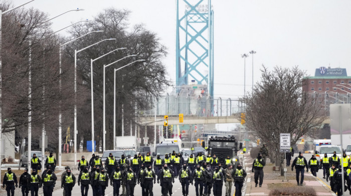 Uhapšeno dvoje organizatora protesta kamiondžija u Kanadi koji su blokirali ulice Otave