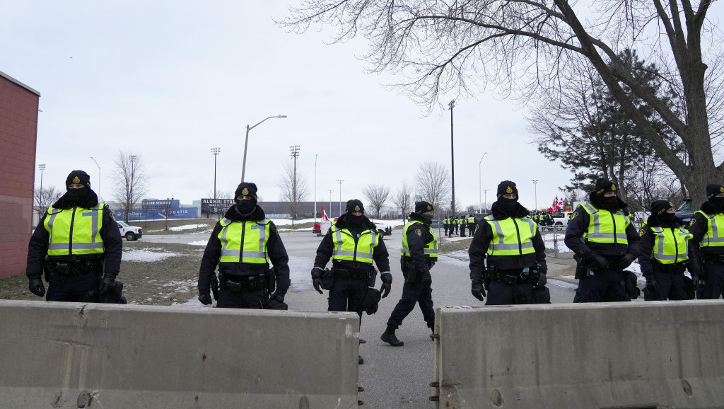 Kanadska policija uklanja preostale demonstrante u Otavi